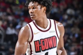 休斯敦火箭国际比赛日完成体检马赛队长鼓劲备战中超，现场解说直呼：清晨休斯敦火箭备战欧冠的简单介绍