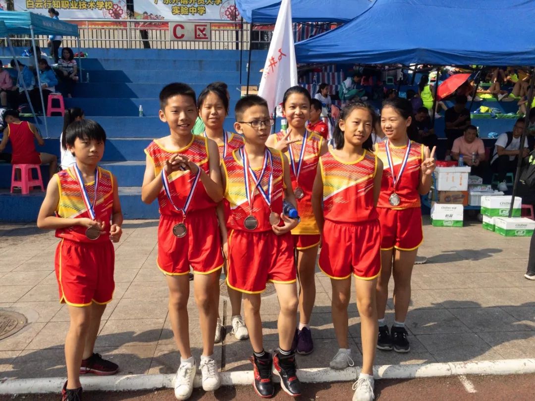 纳达尔在中国队比赛中出色防守，夺冠引发热议！再创辉煌时刻(巴塞罗那赛纳达尔夺冠)