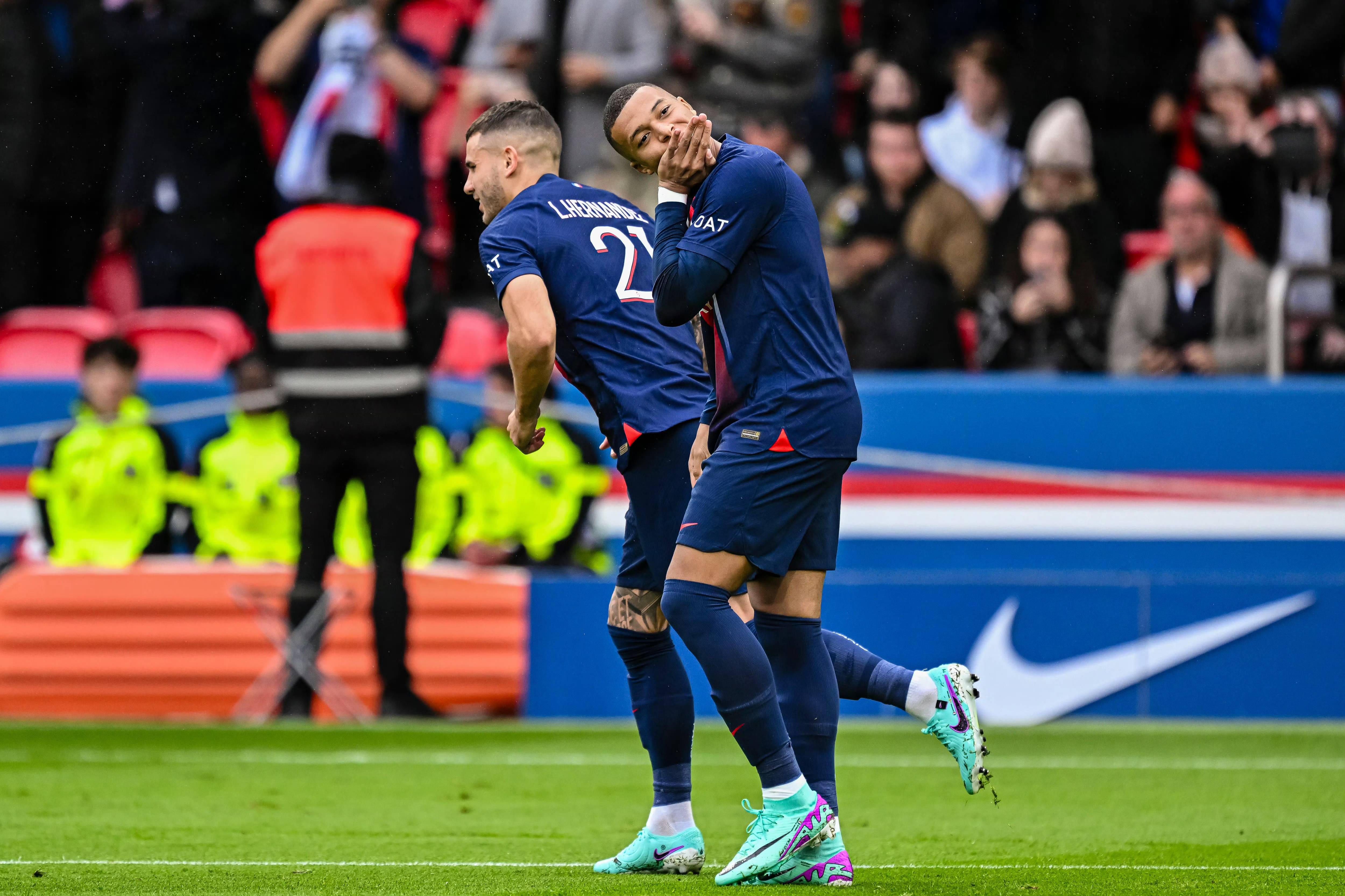 姆巴佩迎来三赛季出色发挥，TES观众热烈欢呼！再创辉煌时刻(赤井秀一首次登场于哪一集)