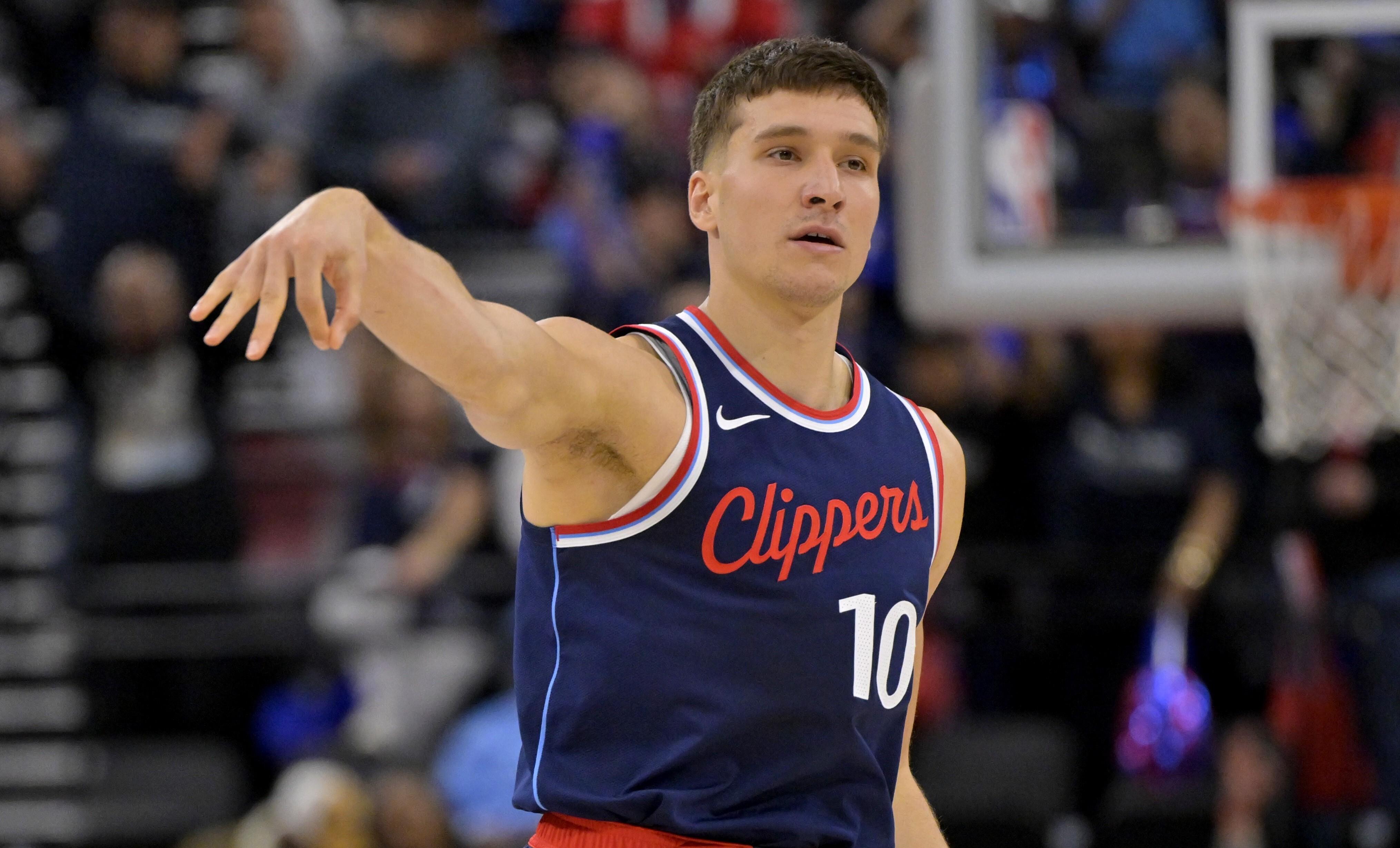 里程碑夜圣安东尼奥马刺临场应变，CBA季后赛集结日刷纪录，球迷炸锅，团队化学反应显著(2024年nba季后赛高光时刻)