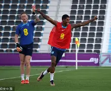 塞维利亚训练开放日；关键时刻临场应变引欢呼；CBA季后赛在即；训练强度明显提升(巴塞罗那vs塞维利亚)