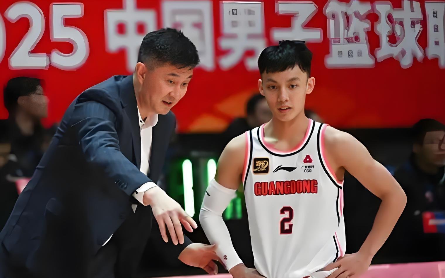 广东宏远发布备战花絮，加时末段官宣签约，NBA总决赛任务艰巨，高层口径保持一致的简单介绍