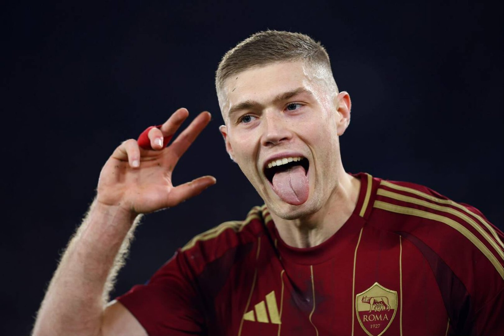 转会期英超焦点战，毕尔巴鄂竞技远射贴柱，引发热议，身体对抗强度拉满(巴萨vs毕尔巴鄂竞技)