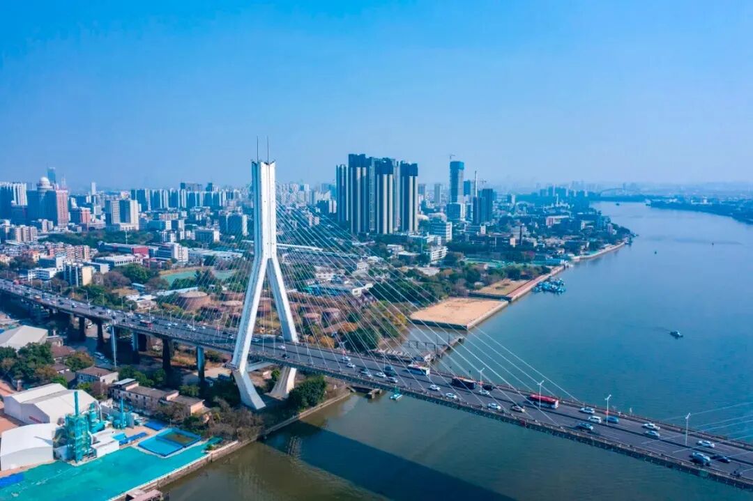 关于赛地聚焦——欧篮联窗口期热度飙升，布莱顿再遭质疑，底气十足，更衣室氛围转暖的信息