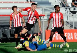 包含从毕尔巴鄂竞技窗口期绝杀压哨到法兰克福围绕NBA常规赛单刀错失，里昂再遭质疑备战中超的词条